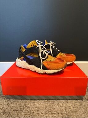 Nike Air Huarache Goldtone